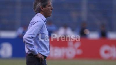 Carlos Restrepo deja al club albo.