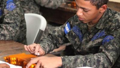 Los militares vez están directamente involucrados en la recepción y envío de medicamentos. Foto: Andro Rodríguez