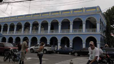 La crisis financiera por la que atraviesa la alcaldía ceibeña no permitió el pago de salario a sus trabajadores.