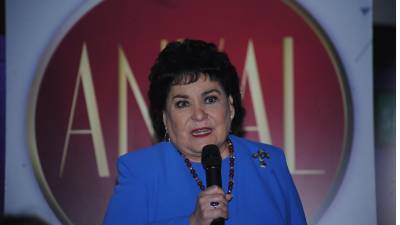 La actriz Carmen Salinas, quien se encuentra en estado de coma, fue sometida a una traqueostomía y una gastrostomía.