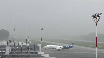 Fotografía muestra la pista del aeropuerto Golosón en la ciudad de La Ceiba, Atlántida.