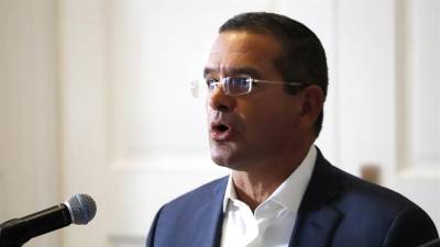 El gobernador de Puerto Rico, Pedro Pierluisi, habla durante una rueda de prensa en San Juan (Puerto Rico)