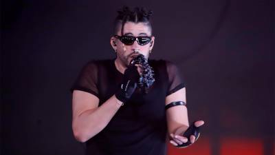El artista puertorriqueño Bad Bunny canta durante un concierto, en una fotografía de archivo. EFE/Thais Llorca