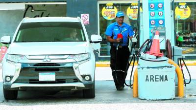 En 15 estaciones de servicio capitalinas de UNO los dispensadores fueron readecuados para ofrecer a todo público la gasolina superior de 97 octanos.