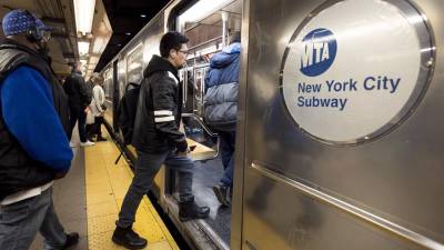 La Autoridad de Tránsito de la Ciudad de Nueva York (NYCT) informó en un tuit de que debido al incidente se ha tenido que modificar el recorrido de varias líneas de metro de la ciudad.