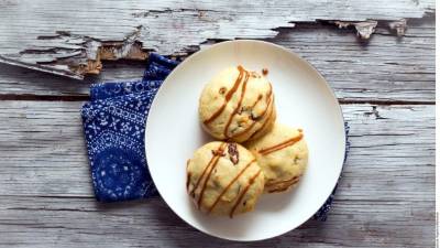 Cuando estén frías decorarlas con el dulce de leche.