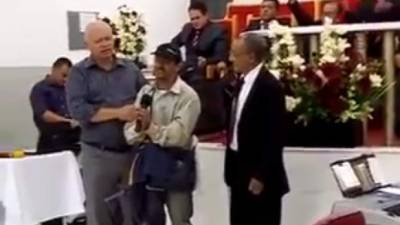 Nadie se imaginó el talento vocal del hombre.