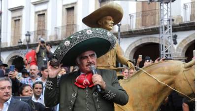 'Muchas gracias por preocuparse por mí', dijo Vicente a los periodistas que se encontraban afuera del hospital.