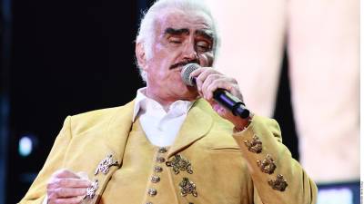 La muerte del cantante Vicente Fernández fue confirmada por la familia en un comunicado luego de que trascendiera desde el viernes por la mañana que su salud se había deteriorado.
