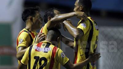 El Real España debutó venciendo al Platense en el estadio Morazán con un gol de Nicolás Cardozo. Foto Neptalí Romero