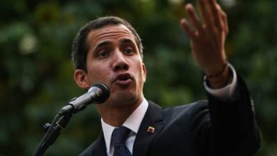 Venezuelan opposition leader and self-proclaimed interim president Juan Guaido gives the thumb up at the National Assembly in Caracas on April 9, 2019. - The Permanent Council of the Organization of American States (OAS) will hold a special meeting on Tuesday to consider if it accepts Guaidos envoy as Venezuelas special representative. (Photo by Federico Parra / AFP)