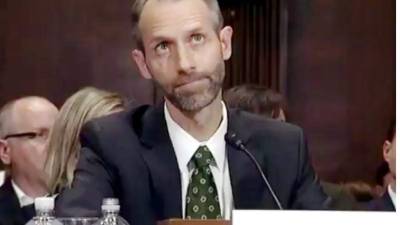 El candidato a juez federal de Trump declinó su postulación luego de que se viralizara el video en el que no comprobó su experiencia legal.