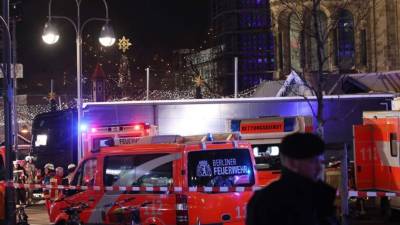 El camión aparentemente fue robado. Las autoridades investigan a un sospechoso detenido.