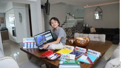 Ya sea que ocupen una laptop, PC o tableta, un antivirus para la computadora de tu hijo es una manera de navegar seguro y te permite escanear si existe algún contenido sospechoso en las páginas web, documentos descargados o aplicaciones.