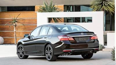 El nuevo Honda Accord viene renovado este 2016.