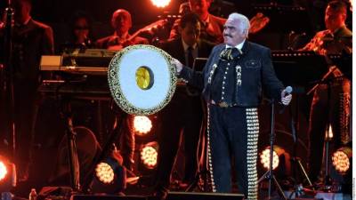 Fernández anunció su retirada de los escenarios en 2012, pero fue aplazando su cita por motivos de salud.