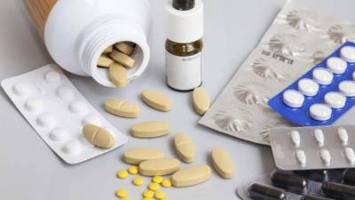 También alerta de los peligros en niños, adolescentes y jóvenes que tomen antidepresivos, porque podría incrementar los comportamientos y pensamientos suicidas.