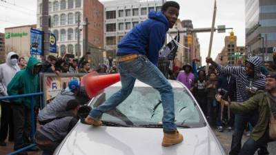 Donald Trump fue nuevamente acusado de racismo tras calificar a la ciudad de Baltimore, mayoritariamente afroamericana, como un 'desastre asqueroso, infestado de ratas y roedores', con mayores índices de violencia que Honduras.