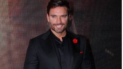 Julián Gil invitó a todos sus fans a cuidarse y a usar cubrebocas.