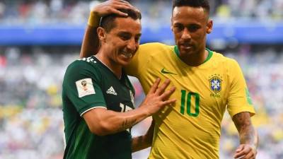 Andrés Guardado se burló de Neymar tras la eliminación de Brasil en el Mundial de Rusia 2018. Foto AFP