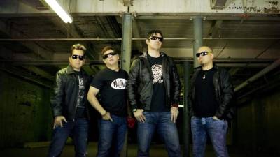 Desde Panamá llegan Los Rabanes con su rock reggae.