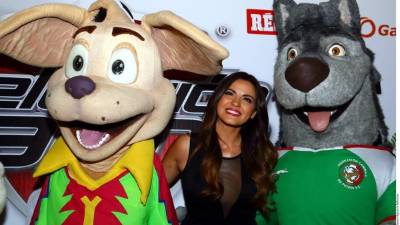 La joven promociona su filme “Selección canina”, donde pone el toque romántico.