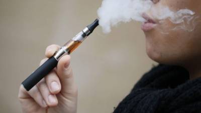 Los cigarrillos deberán mostrar advertencias sobre los efectos para la salud. Foto: AFP