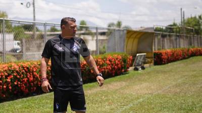 Géiner Segura, DT del Cartaginés, durante el entrenamiento del cuadro tico en la sede del Real España.