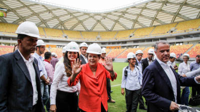 La presidenta Rousseff visitó el viernes las instalaciones del estadio en Manaus, Amazonas.