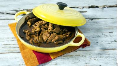 Integrar la carne dejar cocinar 10 minutos más y servir.