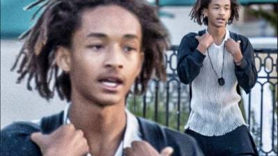 El joven ha lucido vestidos en distintas ocasiones.