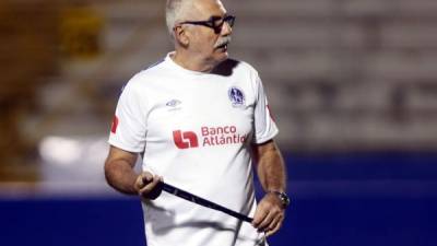 Manuel Keosseián no es más entrenador del Olimpia.