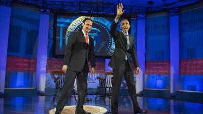 El reconocido periodista de la cadena Telemundo, José Díaz-Balart, durante la entrevista que realizó al presidente Obama sobre su reforma migratoria parcial en Miami.