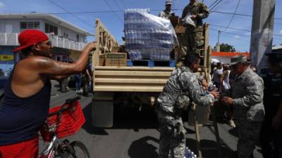 Estados Unidos envió ya las primeras donaciones a Puerto Rico y desplegó más de mil soldados en la isla para apoyar en rescates.