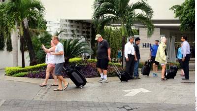 En el aeropuerto de Puerto Vallarta se suspendieron vuelos de salidas y llegadas.