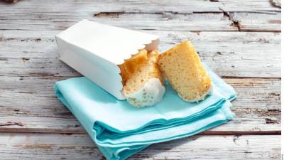 Hornear a 180 grados por 30 minutos. Dejar enfriar y desmoldar.