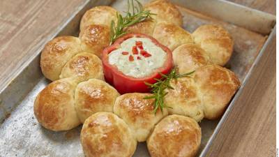 Bollos y dip de zucchini.