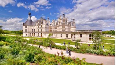 El castillo de Chambord es el más grande del Renacimiento francés, clasificado en el patrimonio mundial de la humanidad por la Unesco desde 1965.