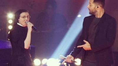 La monja Cristina Scuccia volvió a enloquecer a la audiencia de La Voz Italia, ahora al lado de Ricky Martin.
