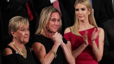 Carryn Owens es la esposa del primer Navy Seal caído en la administración de Trump. AFP.