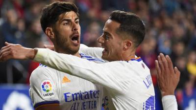 Marco Asensio y Lucas Vázquez anotaron en la victoria del Real Madrid en El Sadar. Foto AFP.