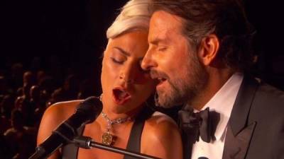 Bradley Cooper y Lady Gaga durante su presentación en los Premios Óscar 2019.