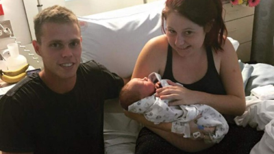 El joven australiano adoptó legalmente a su prima de 17 años.