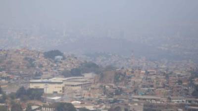 La bruma se ha intensificado con los incendios registrados en Tegucigalpa.