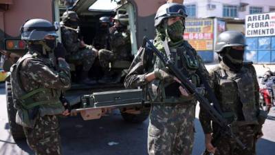 El Gobierno de Brasil envió tropas a su frontera este martes después de que residentes de la ciudad limítrofe de Pacaraima quemaran campamentos de inmigrantes venezolanos, que han llegado en masa en el último año.