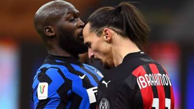 Zlatan Ibrahimovic y Romelu Lukako se pelearon en el partido Inter-Milan de Copa Italia.