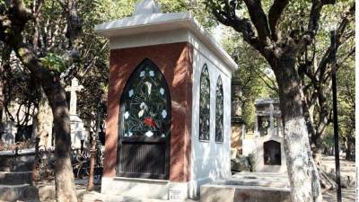 La tumba de Chespirito aún no tiene la leyenda con su nombre y su fecha de nacimiento y deceso.