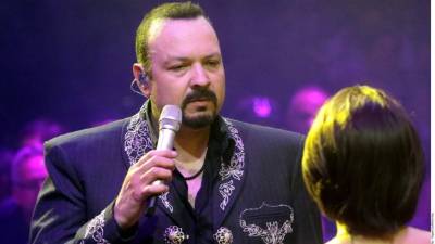 El cantante Pepe Aguilar vive un mal momento por la situación de su hijo.