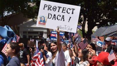 'Debido a una orden judicial federal, USCIS ha reanudado la aceptación de solicitudes para renovar la concesión de acción diferida en virtud de DACA'. Foto archivo