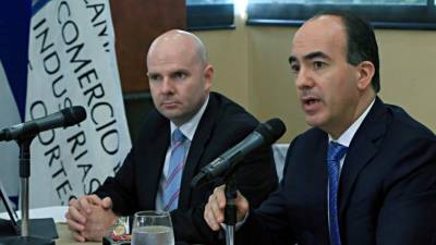 En primer término, Emín J. Abufele, junto a Perdo Barquero, director ejecutivo de la CCIC.